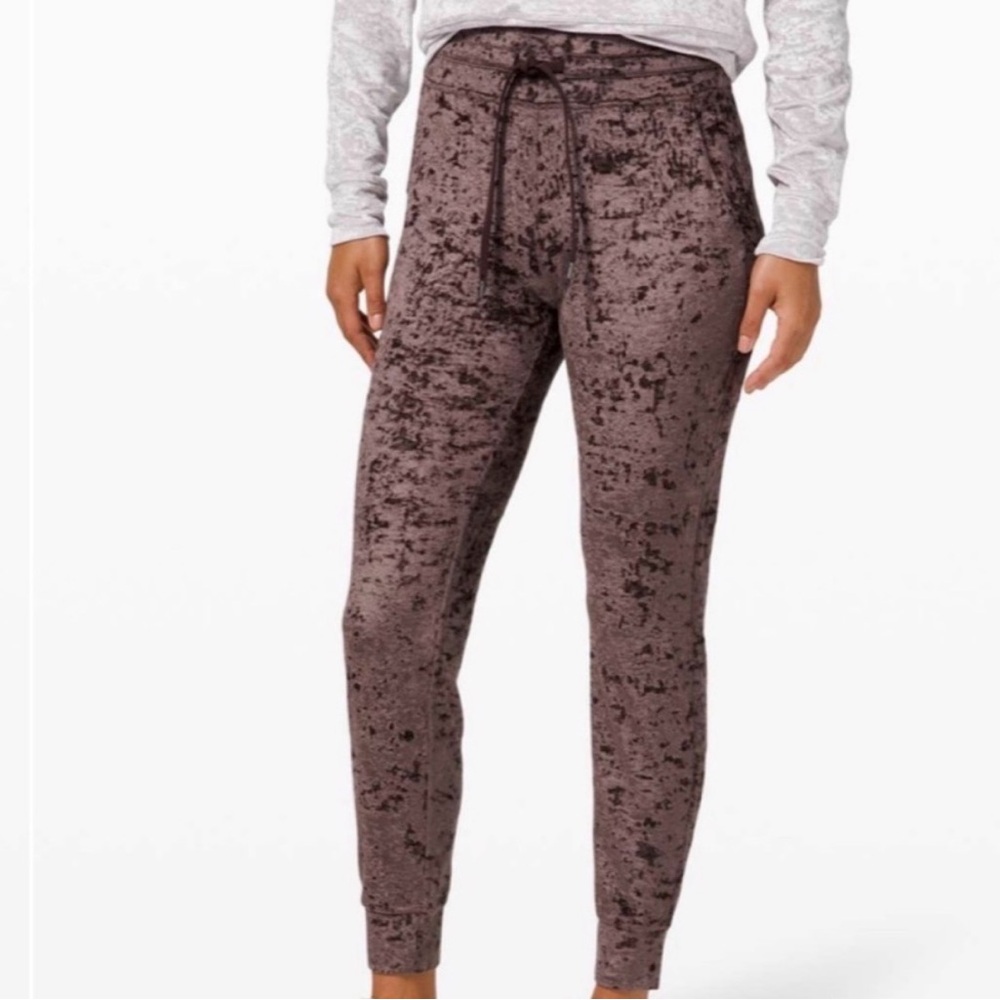 Lululemon Ready to Crush Jogger in French Press - Picture 5 of 8
